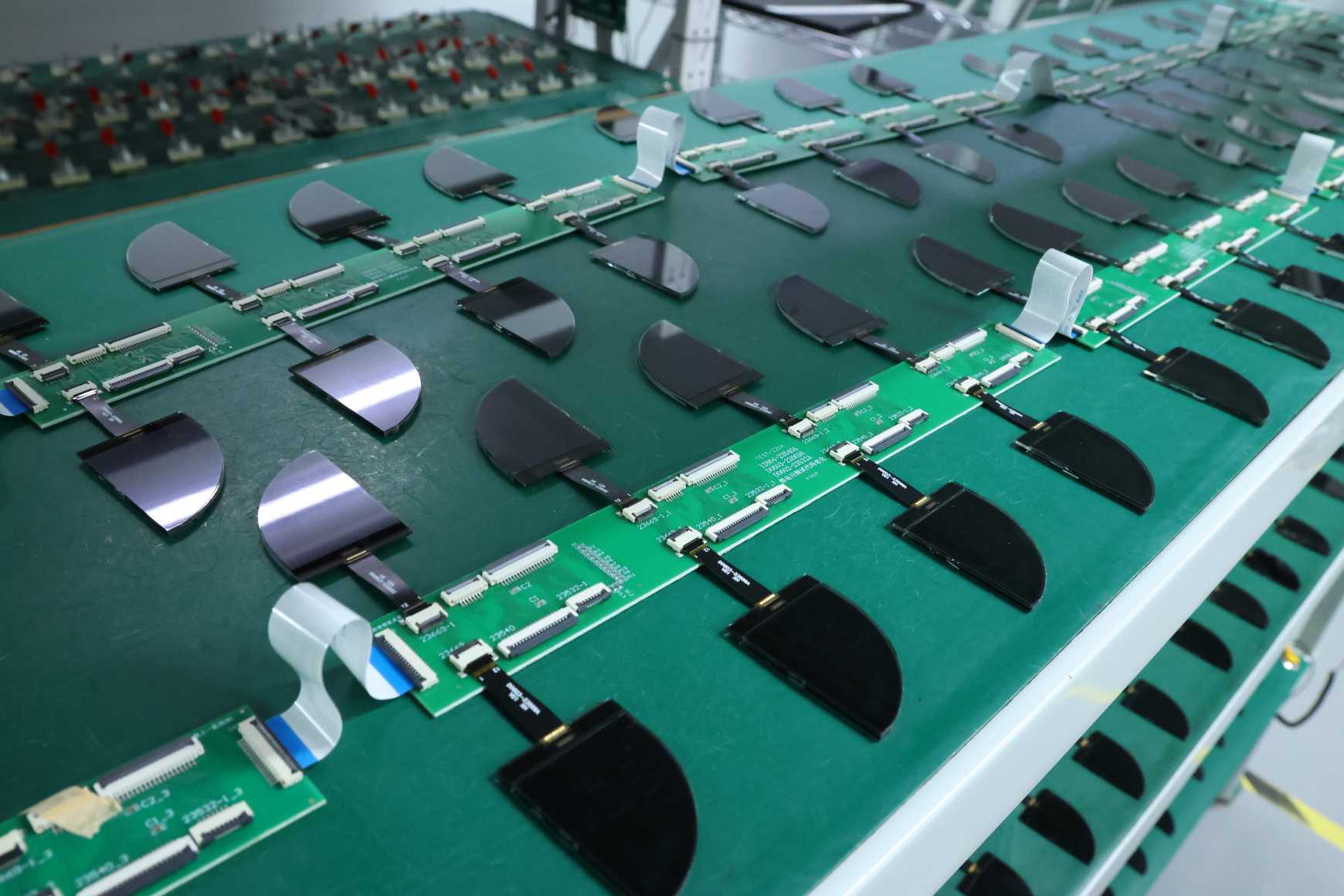 Branschöverskridande integrering av skärmteknik sporrar marknaden för hundra miljarder dollar, kinesiska LCD-tillverkare tävlar om att ta anpassningsspår